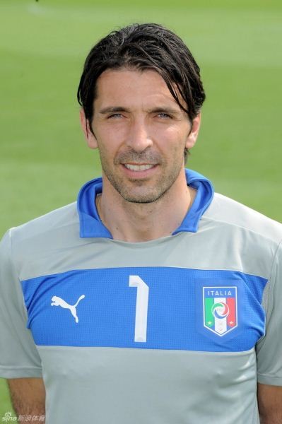 Đội trưởng Gianluigi Buffon - một trong những thủ môn xuất sắc nhất thế giới hiện nay. Anh đã có 113 lần khoác áo ĐTQG Italia.
